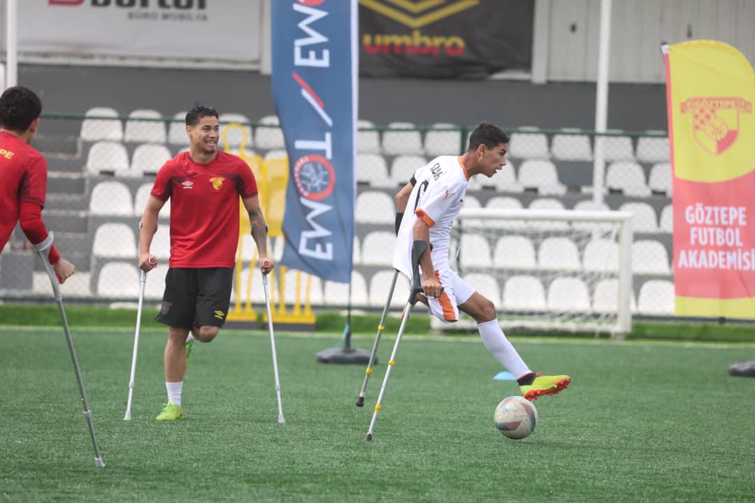 "Ortak Oyun": Göztepe U17 ve Ege Gücü Ampute Takımı Aynı Sahada Buluştu - 1
